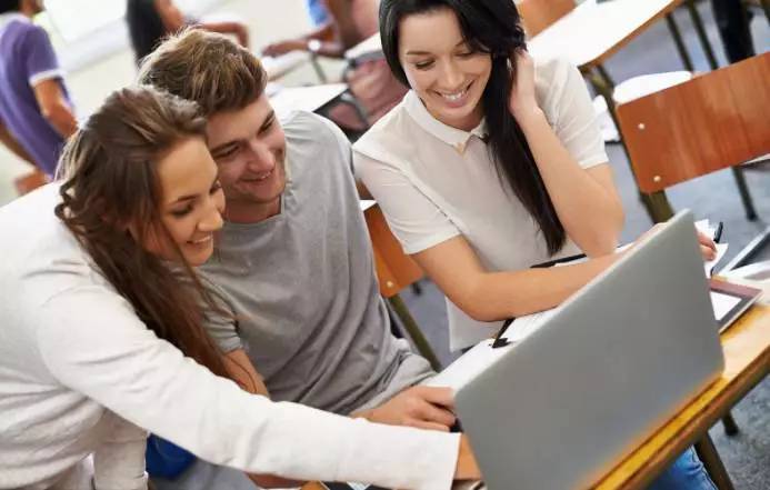 �����W�W�����������ӵģ������W�Եĳ����ÌW����ֵ��һ��