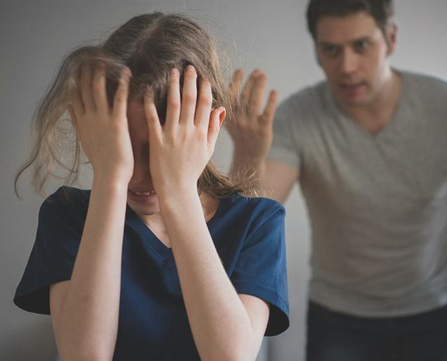 �������R�ĺ��ӵ��Ը������Щȱ�ݣ���ĸ�L�ں��R���ӵ�Σ��