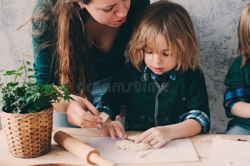 ���Ӹ�ĸ�H����Ҫ���κܶຢ���Sĸ�գ�����Մ�Sĸ�H�յı׶�